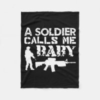 Un soldat appelle bébé petite amie de l'armée cade