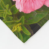 Couverture Polaire Une photo nature est une belle fleur de pétunia. P (Coin)