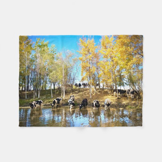 Couverture Polaire Vaches en automne à l'étang (Devant (Horizontal))