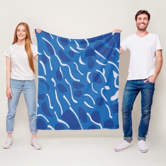 Couverture Polaire Vagues d'eau bleue motif abstrait (En situation)