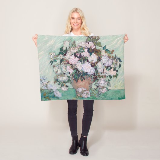 Couverture Polaire Vase avec roses roses roses, Van Gogh (En situation)