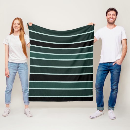 Couverture Polaire Verte, noir et blanc rayé (En situation)