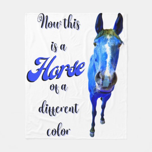 Couverture Polaire Voici un cheval d'une couleur différente en bleu (Devant)