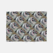 Couverture Polaire voiture de course d'anniversaire heureuse (Devant (Horizontal))