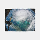 Couverture Polaire Vue De L'Ouragan Dorian. (Devant (Horizontal))