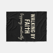 Couverture Polaire Walking By Faith Tripng Constantly  (Devant (Horizontal))