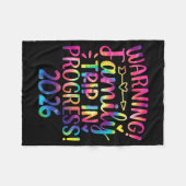 Couverture Polaire Warning Family Trip In Progress 2026 (Devant (Horizontal))