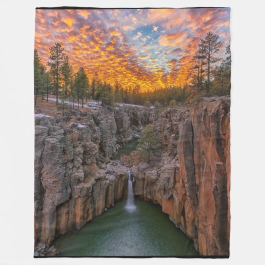 Couverture Polaire WATERFALL at SUNSET (Devant)