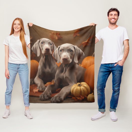 Couverture Polaire Weimaraner Chiot Automne Citrouille délice (En situation)