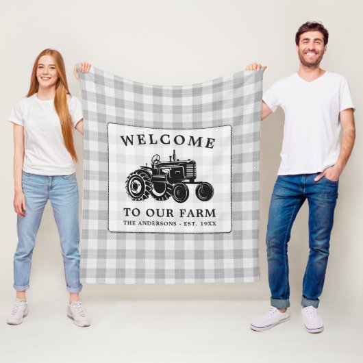 Couverture Polaire Welcome Family Nom Farm Tractor White Plaid (En situation)