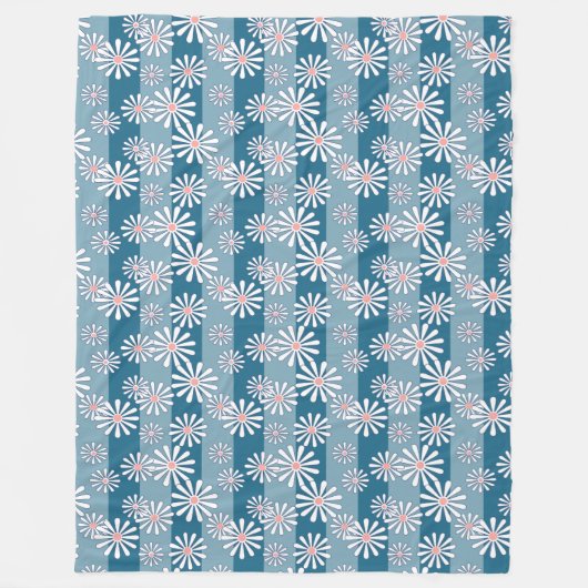 Couverture Polaire White chamomile flowers on striped blue background (Devant)