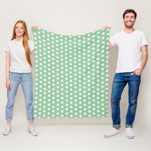 Couverture Polaire White Polka Dots on Sage Green  (En situation)