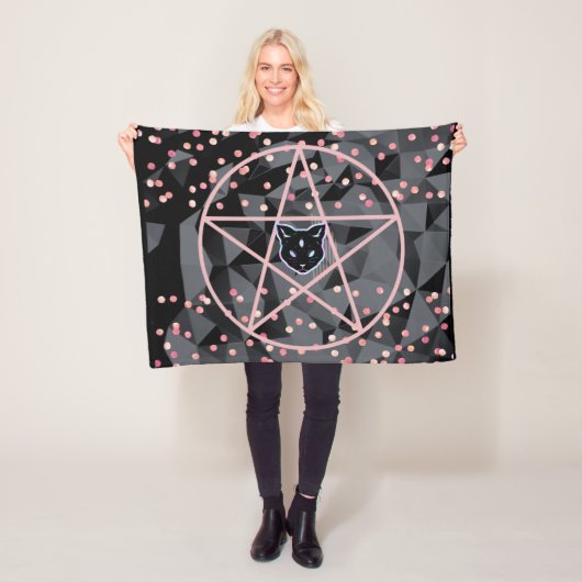 Couverture Polaire WiizyWitch Magic Witch Cosmic Chat Pentacle Magick (En situation)