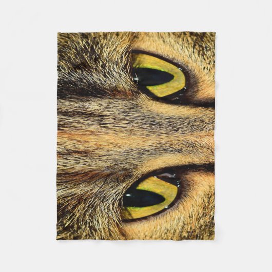 Couverture Polaire Yeux intenses de chat (Devant)