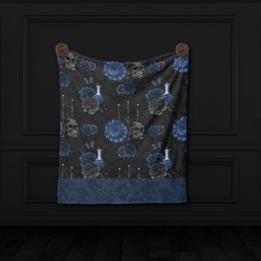 Couverture Polaire Zodiaque magic | Dark Navy Blue Gothic Skull