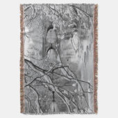 Couverture Pont de voûte au-dessus de rivière congelée en (devant Vertical)