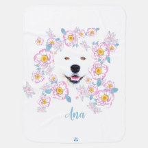 Chien Samoyé et fleurs roses