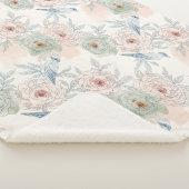 Couverture Sherpa A symphony of song and petals pattern (3/4)
