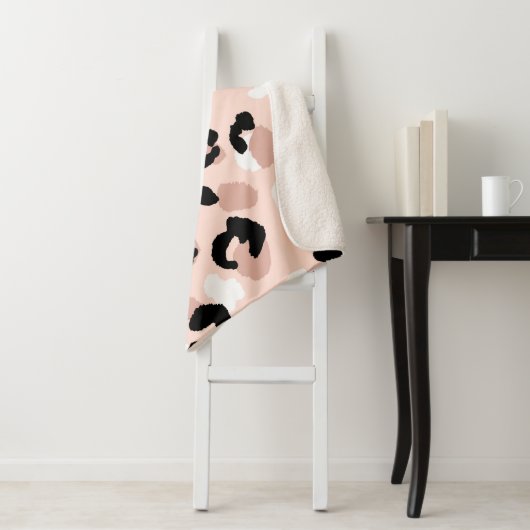 Couverture Sherpa Abstrait moderne léopard sans couture motif. Anima (En situation)