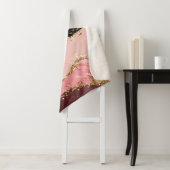 Couverture Sherpa Agate de séquences noir et rose (En situation)