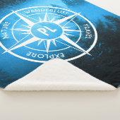 Couverture Sherpa Aiguille de compas monogramme brouillard dans la f (3/4)