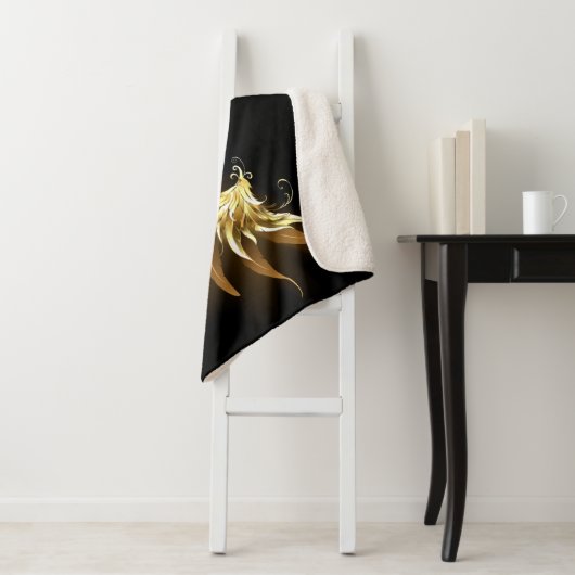 Couverture Sherpa Ailes d'Ange d'or sur arrière - plan noir (En situation)