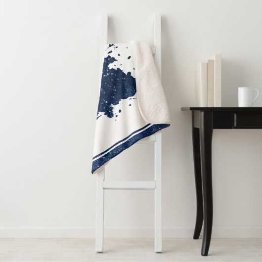 Couverture Sherpa Arbre de Noël Moody | Classy Navy Blue Splatter (En situation)