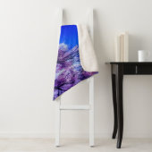 Couverture Sherpa Arbre de printemps, lune, ciel bleu. (En situation)