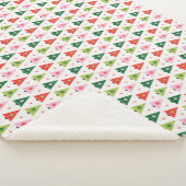 Couverture Sherpa Arbres de Noël rétro rouge, vert et rose (3/4)