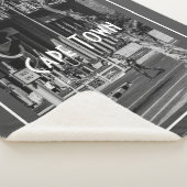 Couverture Sherpa Architecture de paysage urbain monochrome du Cap (3/4)