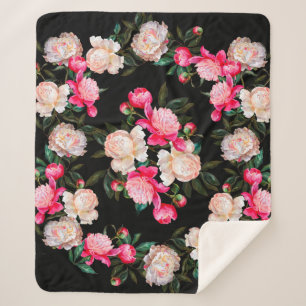 Couverture Sherpa Arrière - plan floral. Peonies rose et blanc sur u