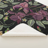 Couverture Sherpa Arrière - plan noir Irises pourpres brodé. (3/4)