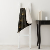 Couverture Sherpa Art Déco : L'élégance de l'or noir. (En situation)