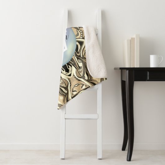 Couverture Sherpa Artdeco géométrique monogramme Motif vif (En situation)