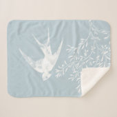 Couverture Sherpa Avaler l'oiseau survolant les branches d'olivier (Devant (Horizontal))