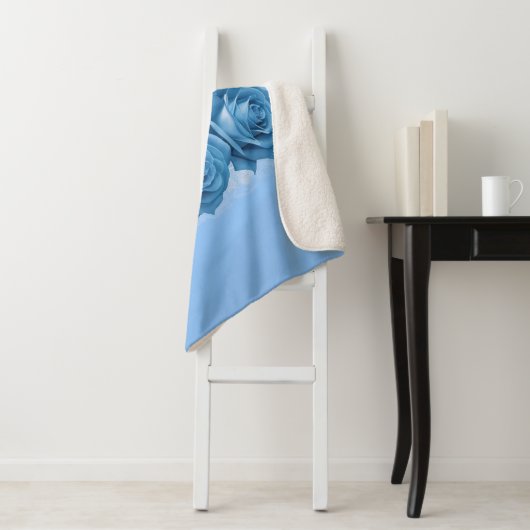 Couverture Sherpa Azure Rose Serenity (En situation)