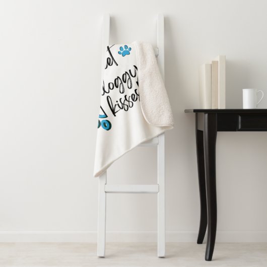 Couverture Sherpa Baisers à neige de chien Paw (En situation)