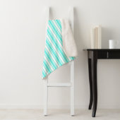 Couverture Sherpa Bandes de bonbons turquoise et blanche (En situation)