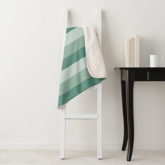 Couverture Sherpa Bandes ombres dans les tons verts (En situation)