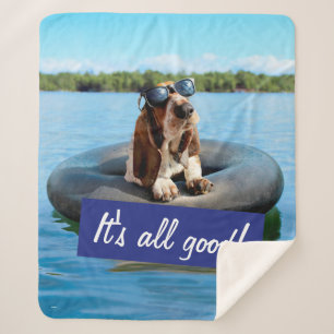 Couverture Sherpa Basset Hound dans les lunettes de soleil