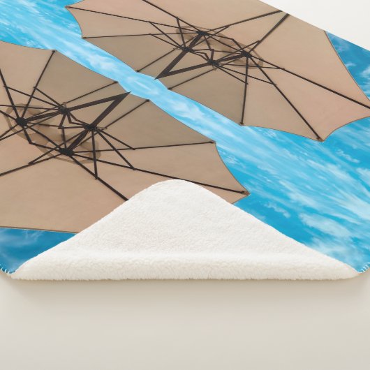 Couverture Sherpa Beach party blues soleil océan parapluie pop coule (3/4)