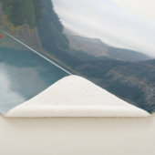 Couverture Sherpa Beau Lac paisible Canot en canot rouge (3/4)