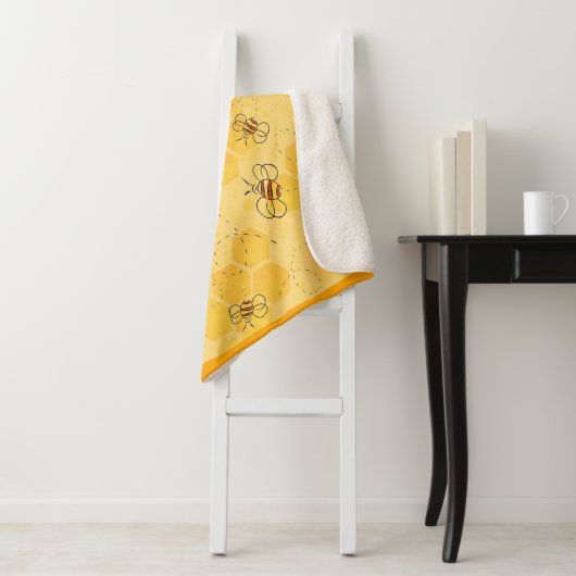 Couverture Sherpa Bee Buzzing Honey Bees mignonne (En situation)
