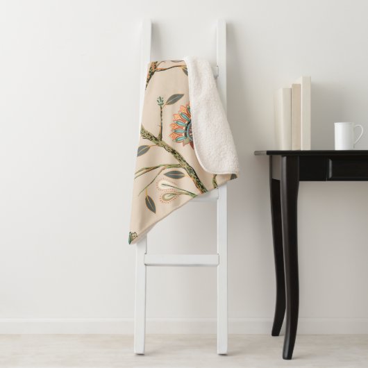 Couverture Sherpa Beige seamless pattern with stylized flowers and b (En situation)