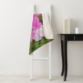 Couverture Sherpa Belle Fleur Cosmos Rose (En situation)