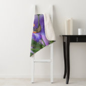 Couverture Sherpa Belle Fleur d'Iris - Peinture d'Art Migned (En situation)