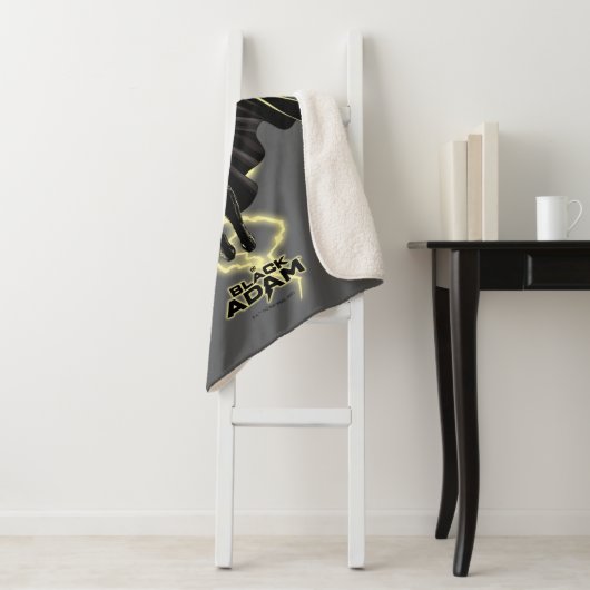 Couverture Sherpa Black Adam Lightning Silhouette Graphic (En situation)