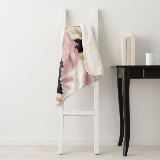 Couverture Sherpa Blanc rose Or Noir Vachette Animal (En situation)