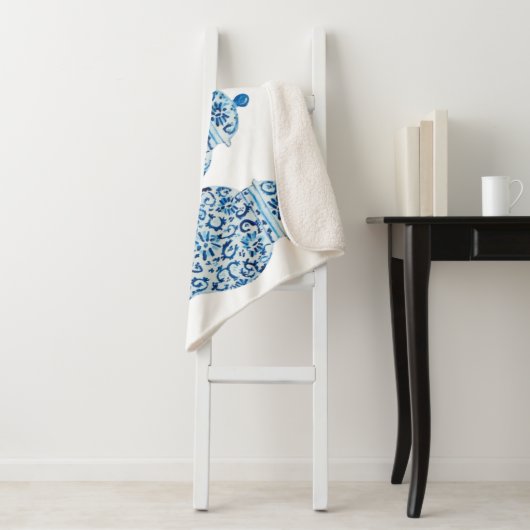 Couverture Sherpa Bleu et blanc Ginger Jar Sherpa Blanket (En situation)