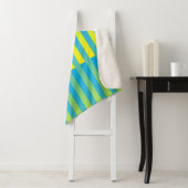 Couverture Sherpa Bleu Jaune Vert Motif Rayé (En situation)